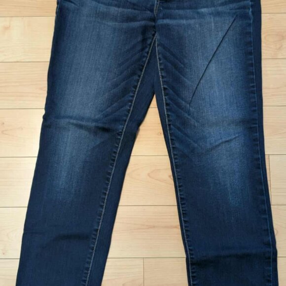 Women's American Eagle Jeans - Picture 2 of 3